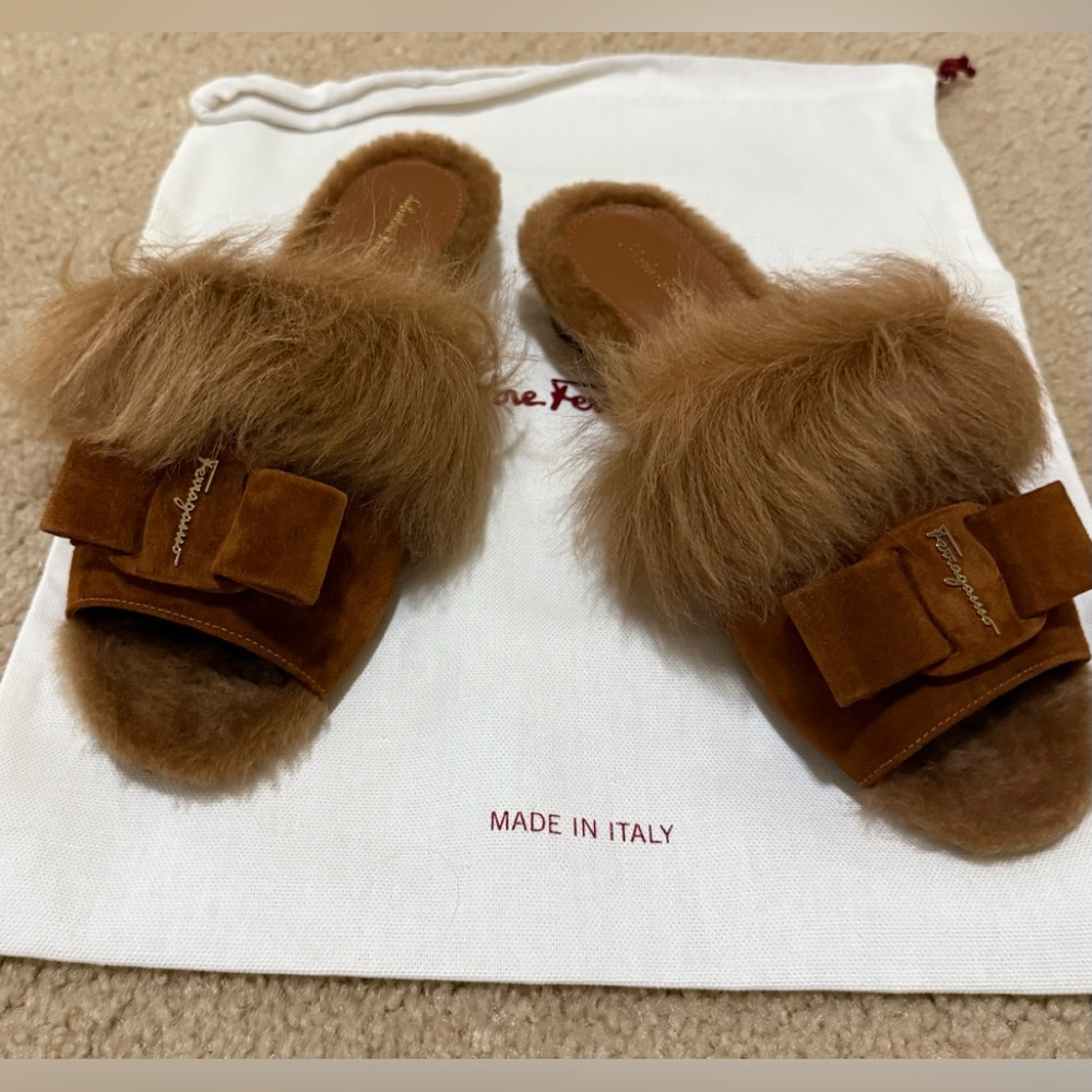 New! Salvatore Ferrogamo Valery brown fur sandals - 6.5